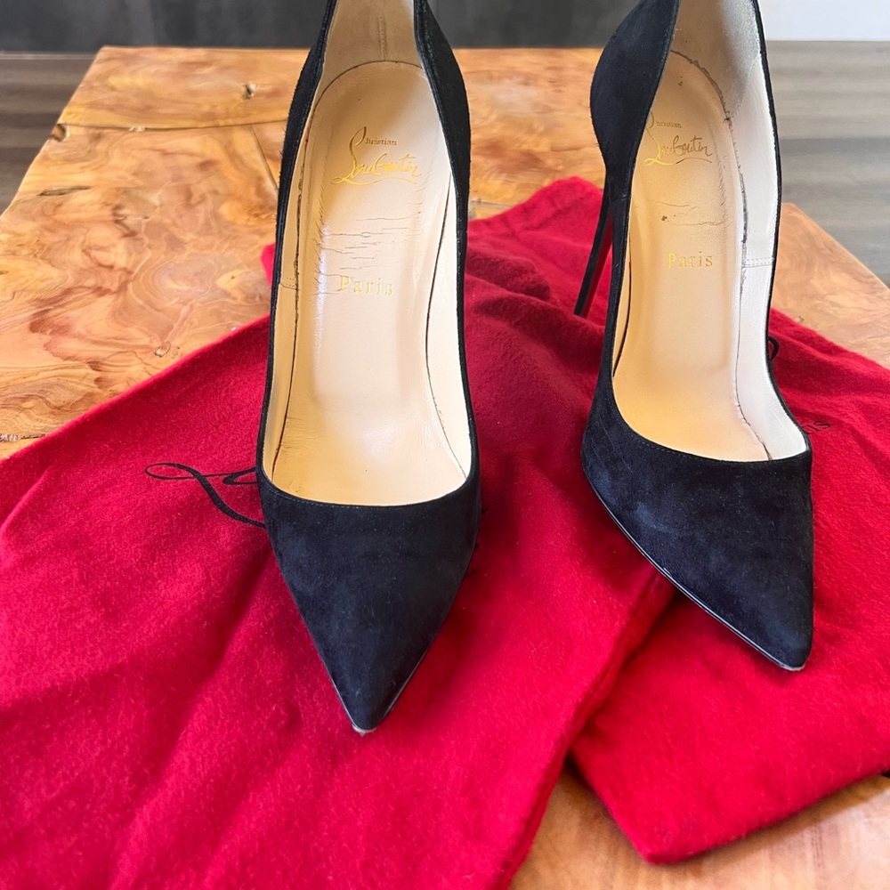 Beautiful so Kate suede heels